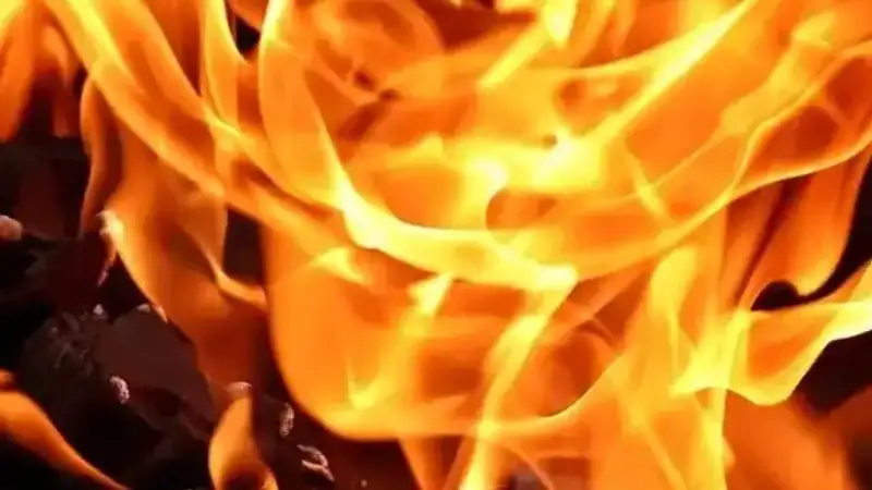 В Актюбинской области в крупном пожаре погибли два человека