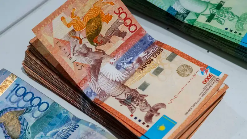 В Алматы госслужащего оштрафовали почти на 74 тыс. тенге