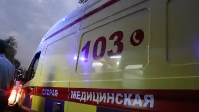 гоночная машина влетела в толпу в России