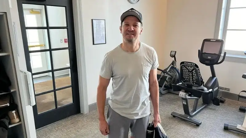 Сломавший 38 костей в ДТП Джереми Реннер рассказал, как травмы отразились на его работе