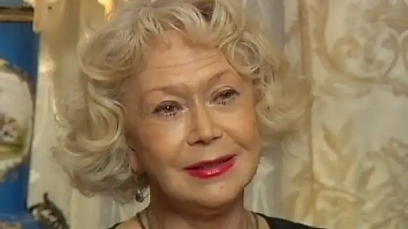 Актрису из "Служебного романа" Светлану Немоляеву экстренно госпитализировали