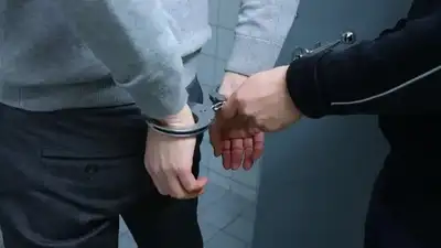 Полиция, подозреваемый, задержание, наручники , фото - Новости Zakon.kz от 19.05.2024 19:22