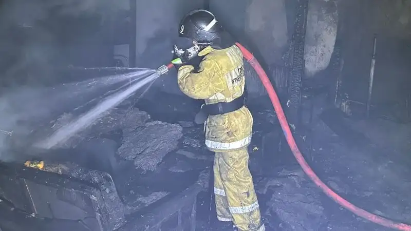 Пожар в сауне и СТО ликвидировали огнеборцы