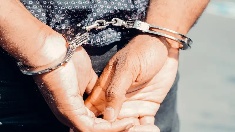 В Павлодаре мужчину осудили на 15 лет за изнасилование несовершеннолетней