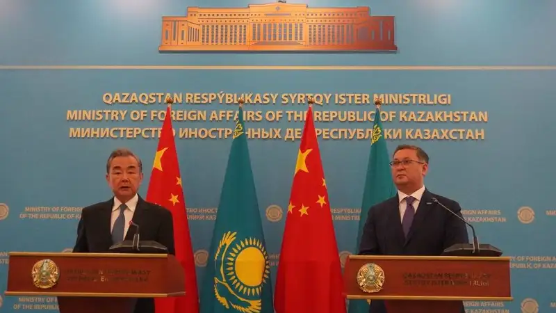 МИД Китая выразил соболезнования народу Ирана