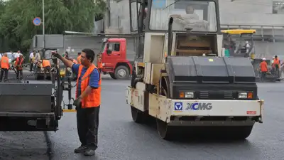 В Астане перекрыли проезд к остановке, фото - Новости Zakon.kz от 20.05.2024 12:10