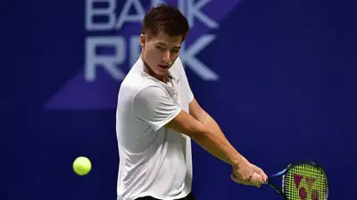 Бейбит Жукаев провел матч первого круга в квалификации Ролан Гаррос, фото - Новости Zakon.kz от 20.05.2024 15:37