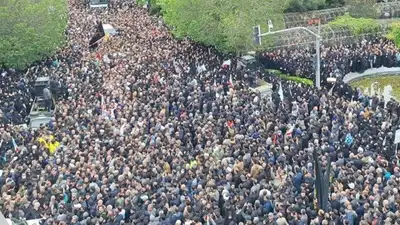 Похороны президента Ирана, тысячи людей