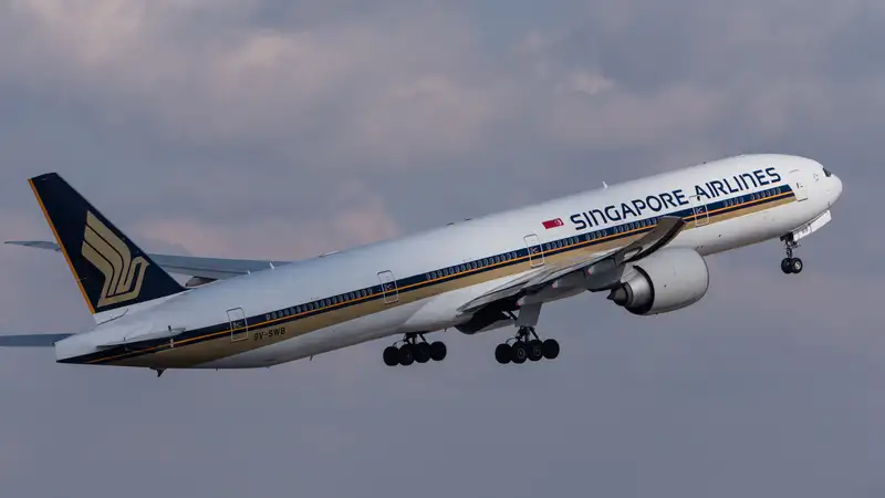 ЧП с авиарейсом Лондон – Сингапур: более 70 пассажиров пострадали из-за сильной турбулентности