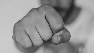 Охранник ЖК, Алматы, водитель ударил кулаком в живот, фото - Новости Zakon.kz от 22.05.2024 17:33