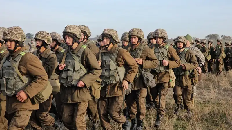 Какие послабления по кредитам получат срочники, рассказал сенатор