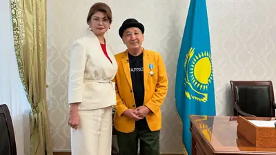 Самый известный клоун Казахстана в 71 год получил первую госнаграду