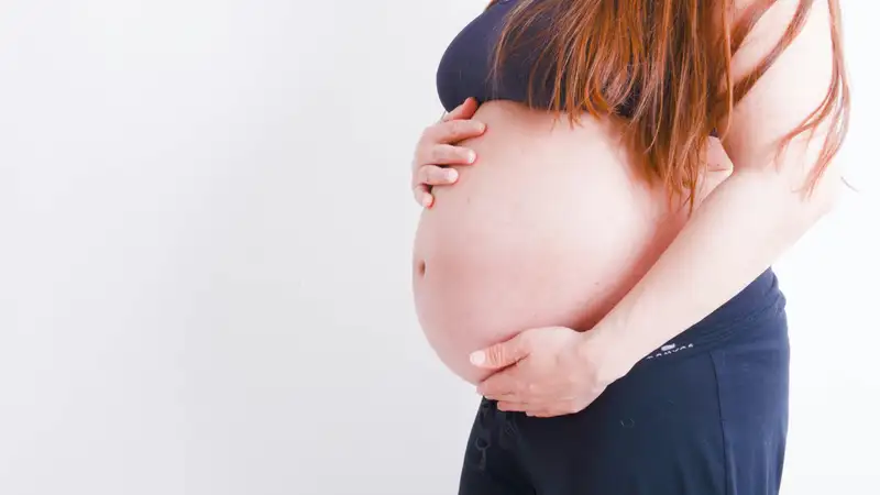 Штраф за материнство: почему женщины в Казахстане зарабатывают меньше мужчин