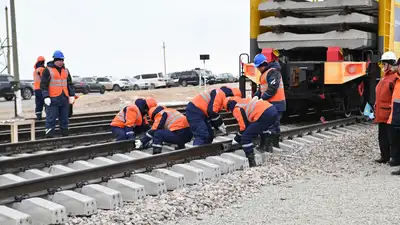Почему поезда опаздывают в Казахстане