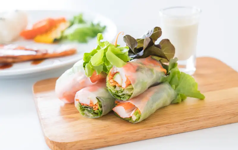 Пять вкусных и простых закусок для отдыха и пикника, фото - Новости Zakon.kz от 24.05.2024 17:56