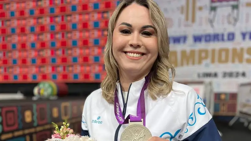 Казахстанскую тяжелоатлетку наградили серебряной медалью ОИ-2012