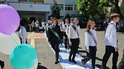 25 мая линейка выпускников школ, фото - Новости Zakon.kz от 25.05.2024 11:39