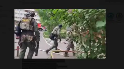 В Санкт-Петербурге мужчина взял в заложники жену и открыл стрельбу по полиции, фото - Новости Zakon.kz от 25.05.2024 21:19