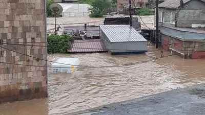 Газозаправочная станция взорвалась в Армении из-за наводнения 