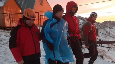 11 подростков в непогоду поднялись на гору в Алматинской области и потерялись