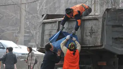 Субботник, уборка улиц, мусор, фото - Новости Zakon.kz от 03.10.2024 21:23