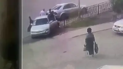 Неуправляемая машина наехала на пять человек в Жезказгане, фото - Новости Zakon.kz от 27.05.2024 13:47