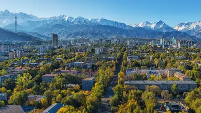 Алматы, вид на город Алматы, осень, горы