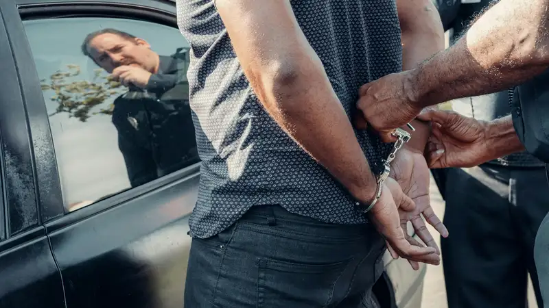 Полицейским пришлось применить силу к клиенту казино в Конаеве