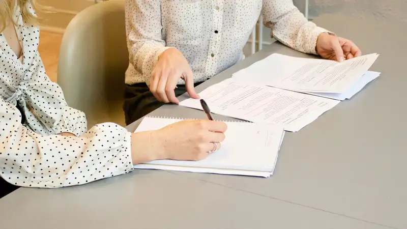 Казахстанка тайно оформила на отца крупный кредит