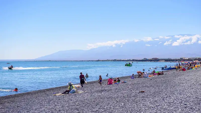 Туристический сезон не начался, а билетов уже нет: Карабаев ответил на жалобы казахстанцев
