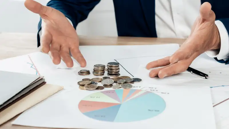 Просроченные кредиты казахстанцев: какие риски они несут для граждан и банков