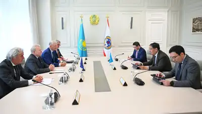 Встретился с Европейским комиссаром Янушем Войцеховским, фото - Новости Zakon.kz от 29.05.2024 11:52