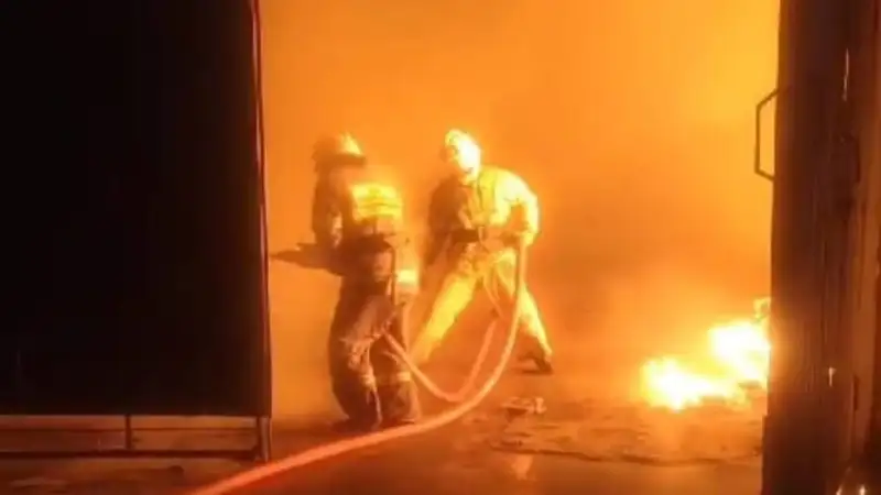 Склад с медотходами горел в Алматинской области