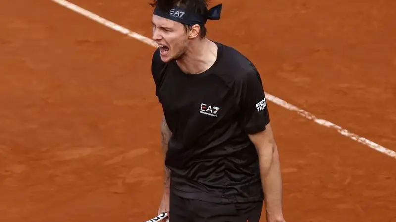 Александр Бублик сенсационно проиграл во втором круге "Ролан Гаррос"