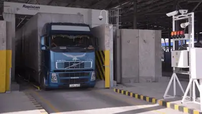 В КНБ прокомментировали скопление транспорта на границе с Узбекистаном, фото - Новости Zakon.kz от 31.05.2024 19:57