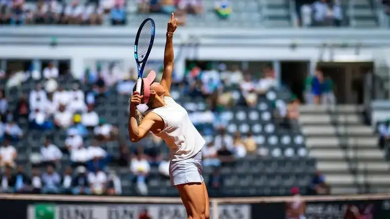 Юлия Путинцева сыграла свой первый матч парного разряда на чемпионате в Париже