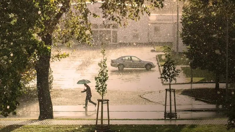 Погода на неделю в Алматы: июнь начнется по-летнему, но с грозами и ветром