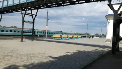 Казахстанцам рассказали, как правильно перевозить детей в поезде