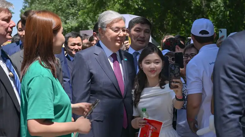 Президент посетил в Алматы фестиваль, приуроченный ко Дню защиты детей