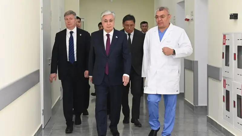 Токаев посетил Центр детской неотложной медицинской помощи в Алматы