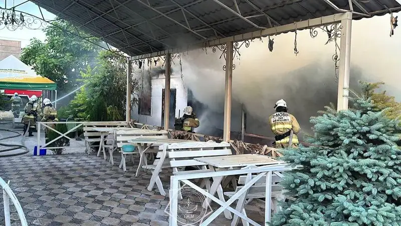 Ночные пожары в четырех городах ликвидировали казахстанские огнеборцы