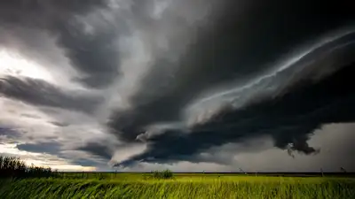 Ветер, гроза и ливень: на большей части Казахстана объявлено штормовое предупреждение 