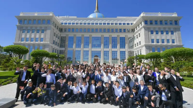 По следам президента: дети прогулялись по резиденции Касым-Жомарта Токаева