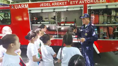 Фееричное шоу устроили алматинские спасатели для детей из Центра поддержки , фото - Новости Zakon.kz от 02.06.2024 01:12