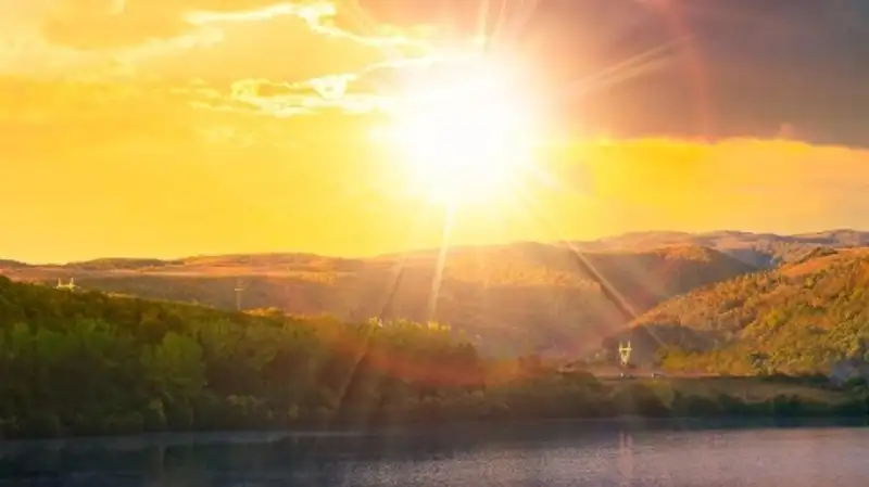 Солнцестояние, дневной метеорный поток, Клубничное полнолуние: какие астрономические явления ждать в июне