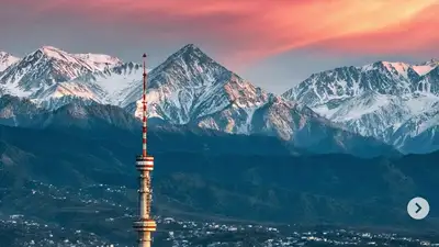 Обворожительный Алматы на закате попал в объектив камеры