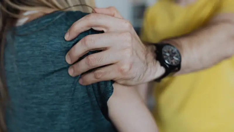 Предупреждение за избиение жены: общественность возмутила история из Павлодара