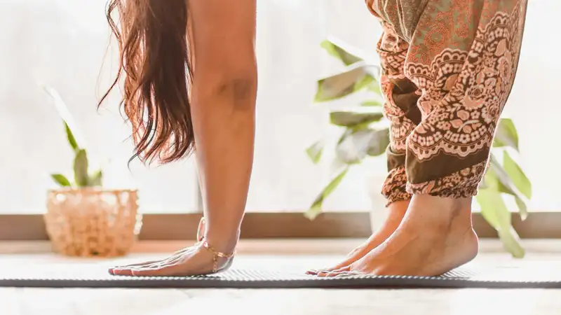 Отеки ног и рук: врач раскрыл неожиданные причины