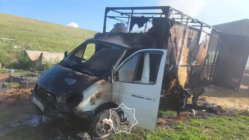 "Газель" с сеном вспыхнула в Алматинской области