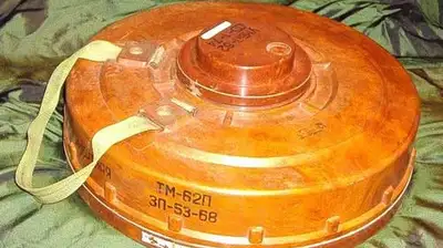 При ремонте теплосетей в Павлодаре обнаружили противотанковую мину, фото - Новости Zakon.kz от 05.06.2024 11:33